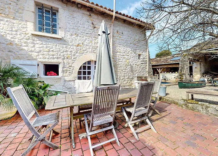 The River House * Saint-Simon (Charente)